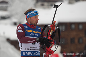 Антон Шипулин наконец-то на пьедестале победителей в гонке преследования с бронзовой медалью Антон Шипулин наконец-то на пьедестале победителей в гонке преследования с бронзовой медалью