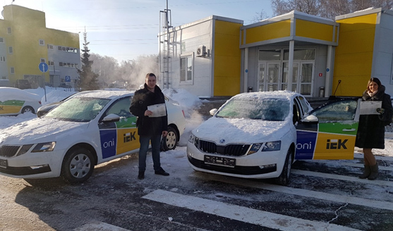 Автомашины вручены победителям: Александру Олейнику (ГК «Электрокомплектсервис», Новосибирск) и Светлане Китаевой (ГК «ЭкоСвет», Москва) Автомашины вручены победителям: Александру Олейнику (ГК «Электрокомплектсервис», Новосибирск) и Светлане Китаевой (ГК «ЭкоСвет», Москва)